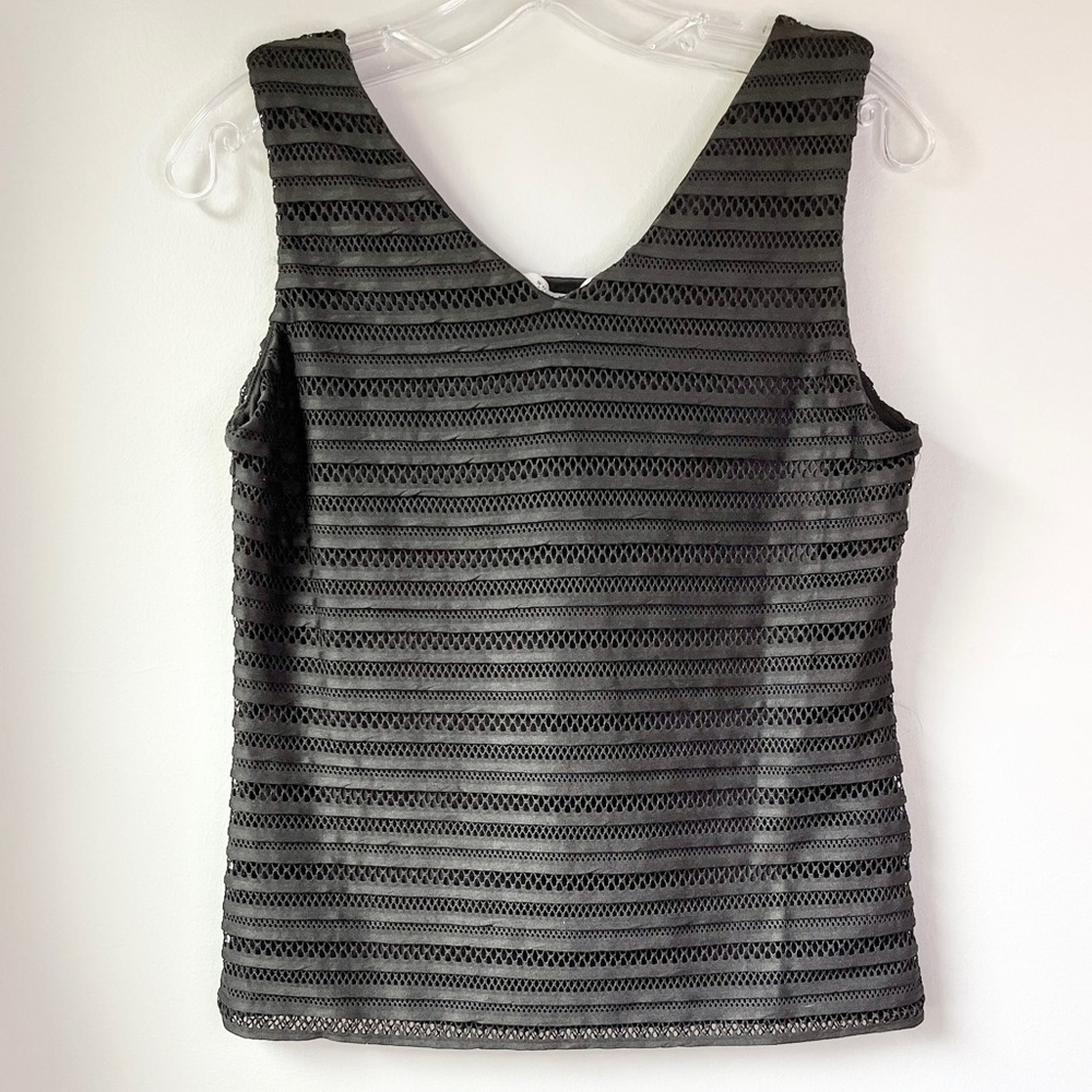 🏷️ 2/$20 White House Black Market Black Lace Sleeveless Blouse